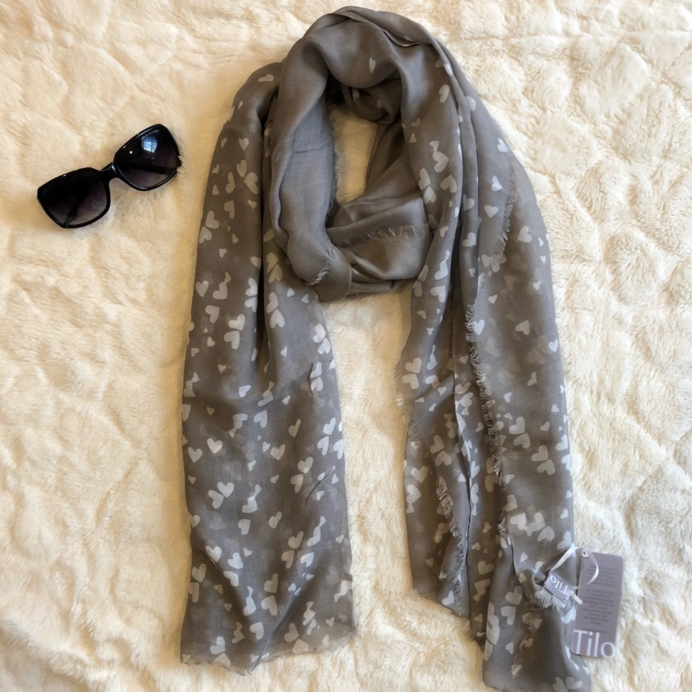 NWT Tilo Gray/White Heart Scarf